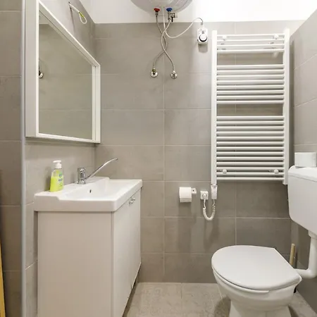 Cozy Modern Space At The Heart Of The Apartmán Debrecín