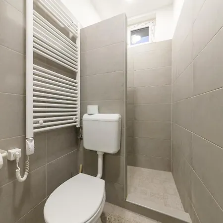 Cozy Modern Space At The Heart Of The Apartmán Debrecín